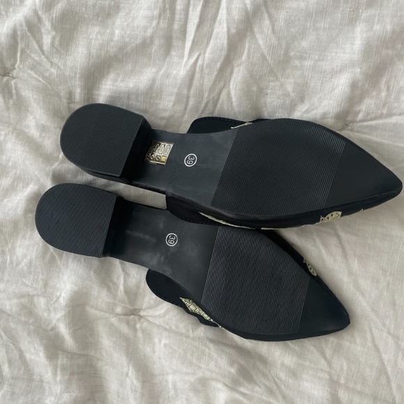 Floral Embroidered Pointed Toe Slip On Sandal Classy Flower Boho Hippie Mules - Picture 5 of 6